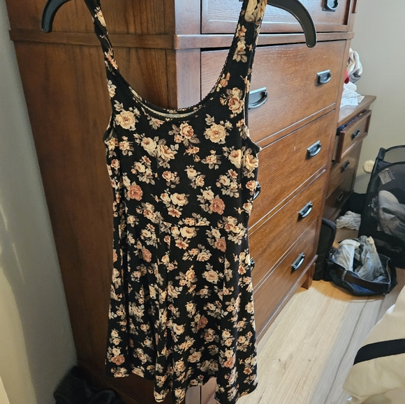 Sundress - Picture 2 of 6